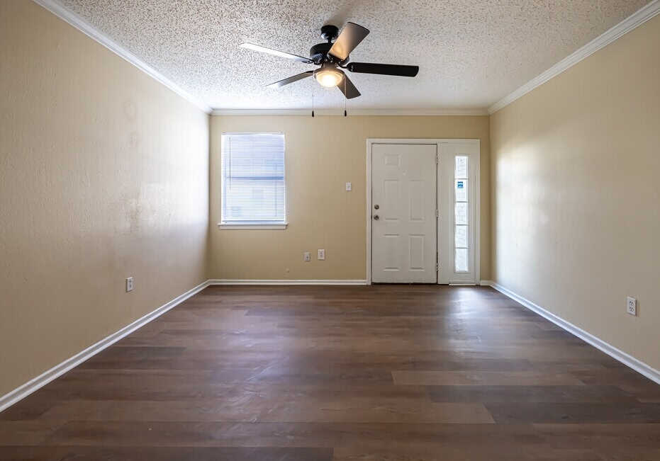 Apartment livingroom 2